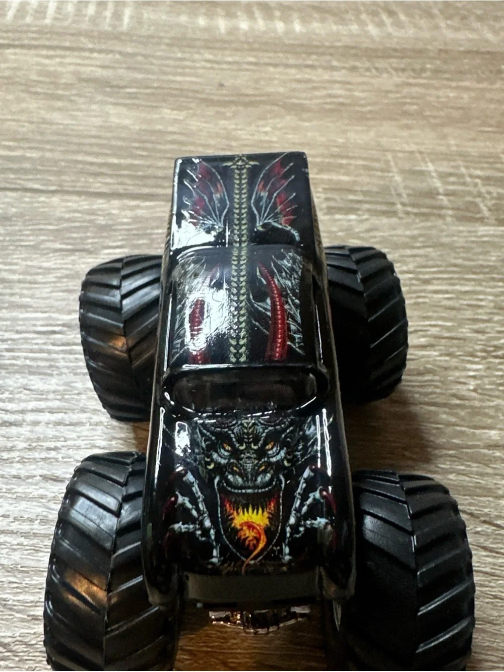 Hot Wheels Monster Jam Monster Truck  Dragons Breath 1:64